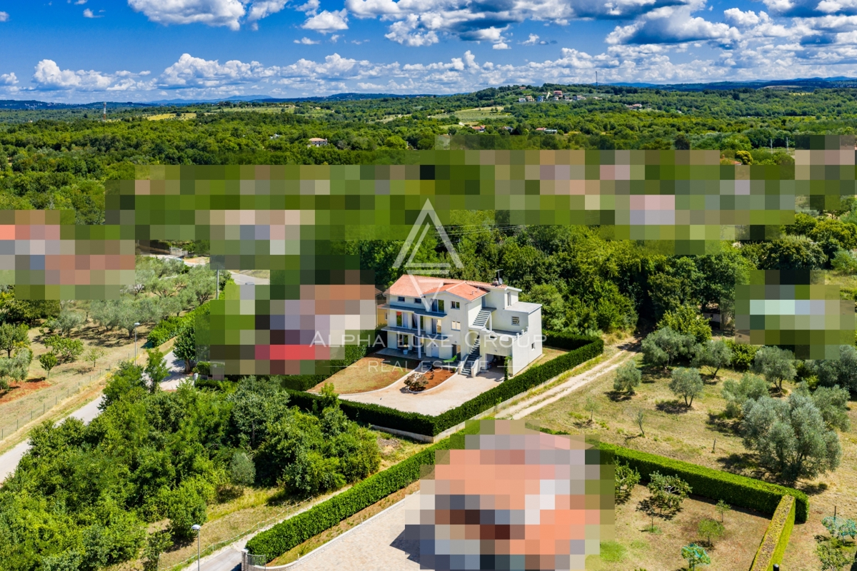 Umag, Istra: Prostorna hiša s 4 stanovanji, 3 nadst.