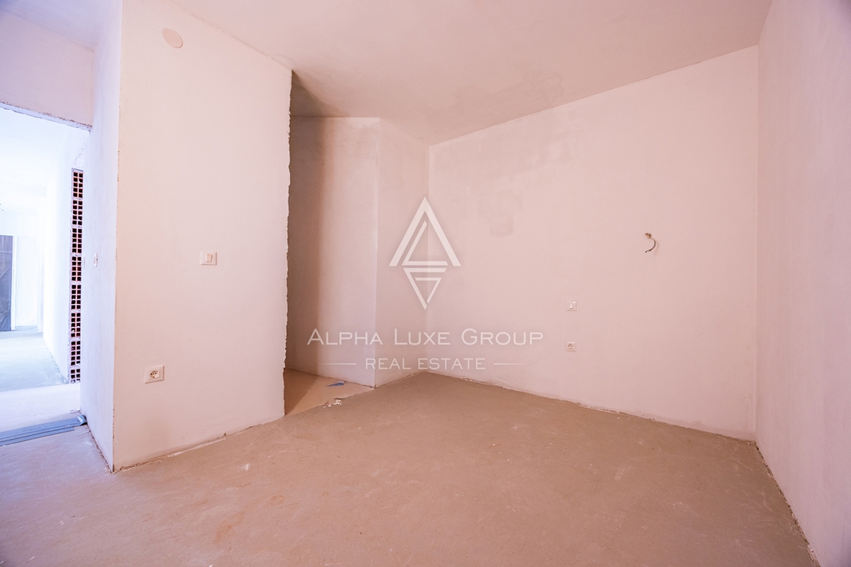 Umag, Istra: Prostorna hiša s 4 stanovanji, 3 nadst.