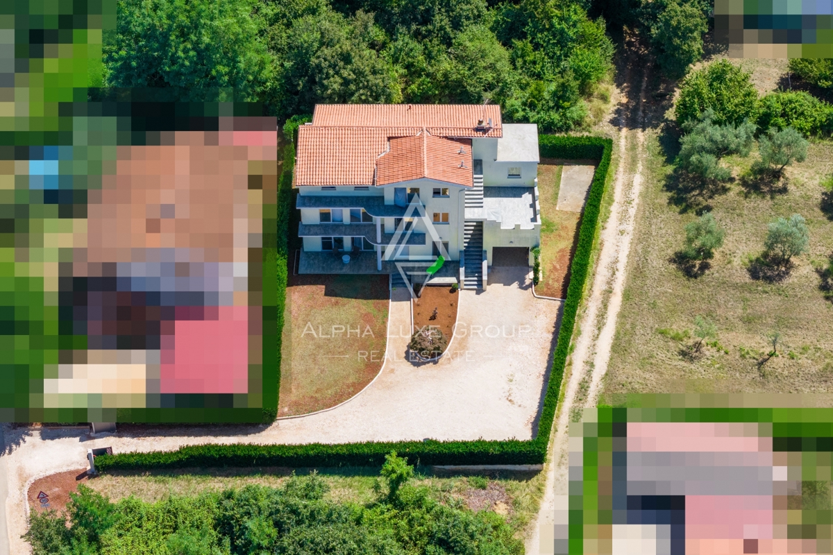 Umag, Istra: Prostorna hiša s 4 stanovanji, 3 nadst.