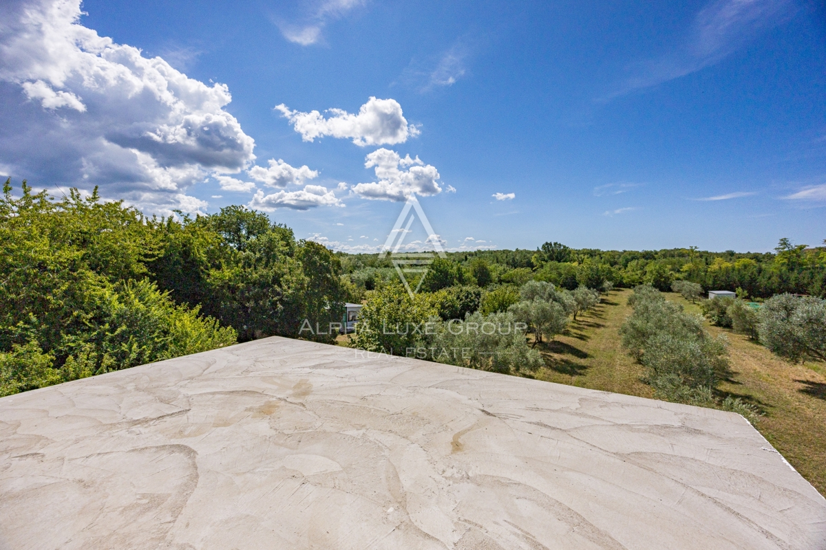 Umag, Istra: Prostorna hiša s 4 stanovanji, 3 nadst.