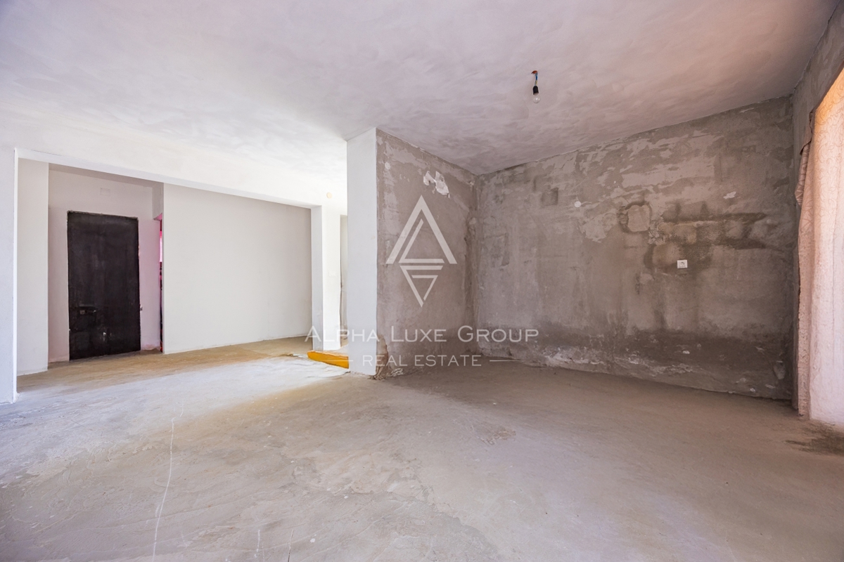 Umag, Istra: Prostorna hiša s 4 stanovanji, 3 nadst.