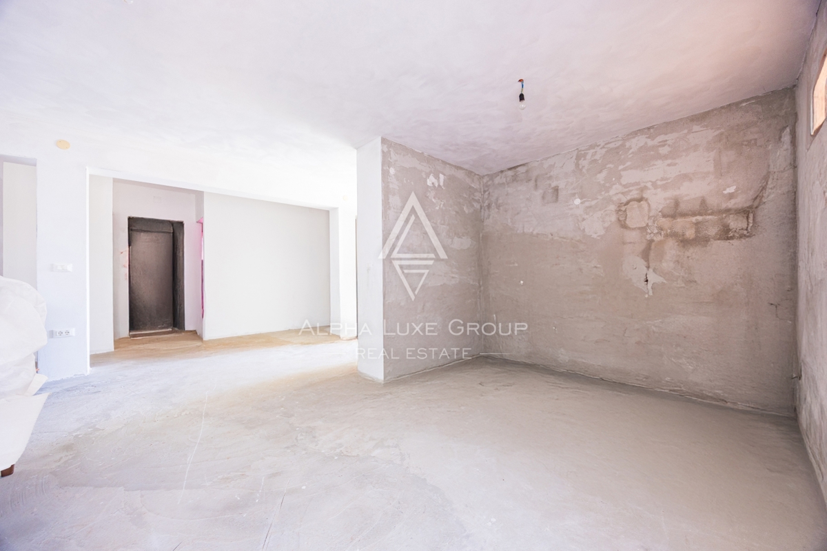 Umag, Istra: Prostorna hiša s 4 stanovanji, 3 nadst.