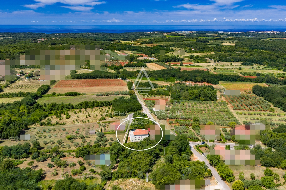 Umag, Istra: Prostorna hiša s 4 stanovanji, 3 nadst.