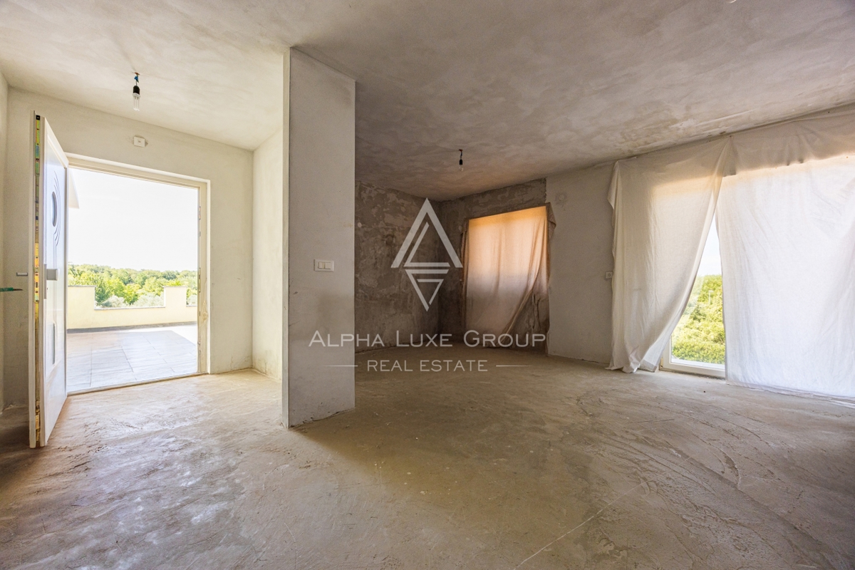 Umag, Istra: Prostorna hiša s 4 stanovanji, 3 nadst.