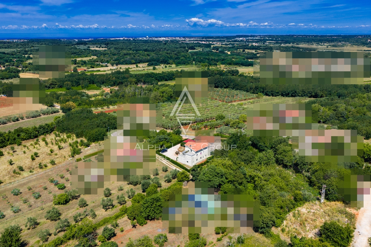 Umag, Istra: Prostorna hiša s 4 stanovanji, 3 nadst.