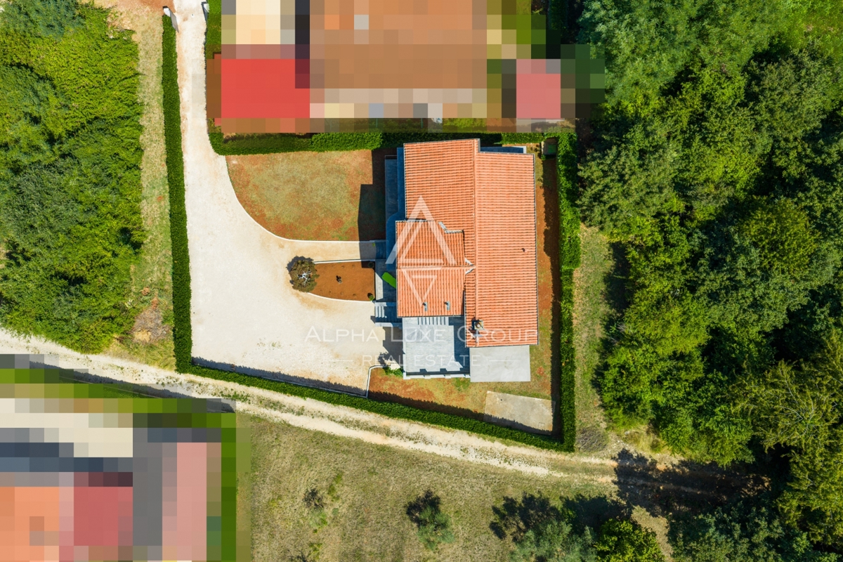 Umag, Istra: Prostorna hiša s 4 stanovanji, 3 nadst.