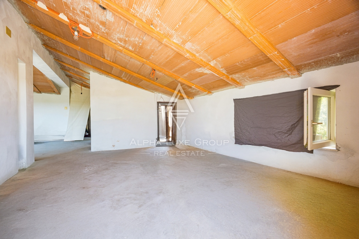 Umag, Istra: Prostorna hiša s 4 stanovanji, 3 nadst.