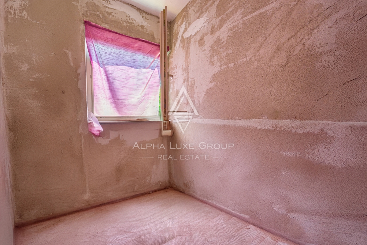 Umag, Istra: Prostorna hiša s 4 stanovanji, 3 nadst.