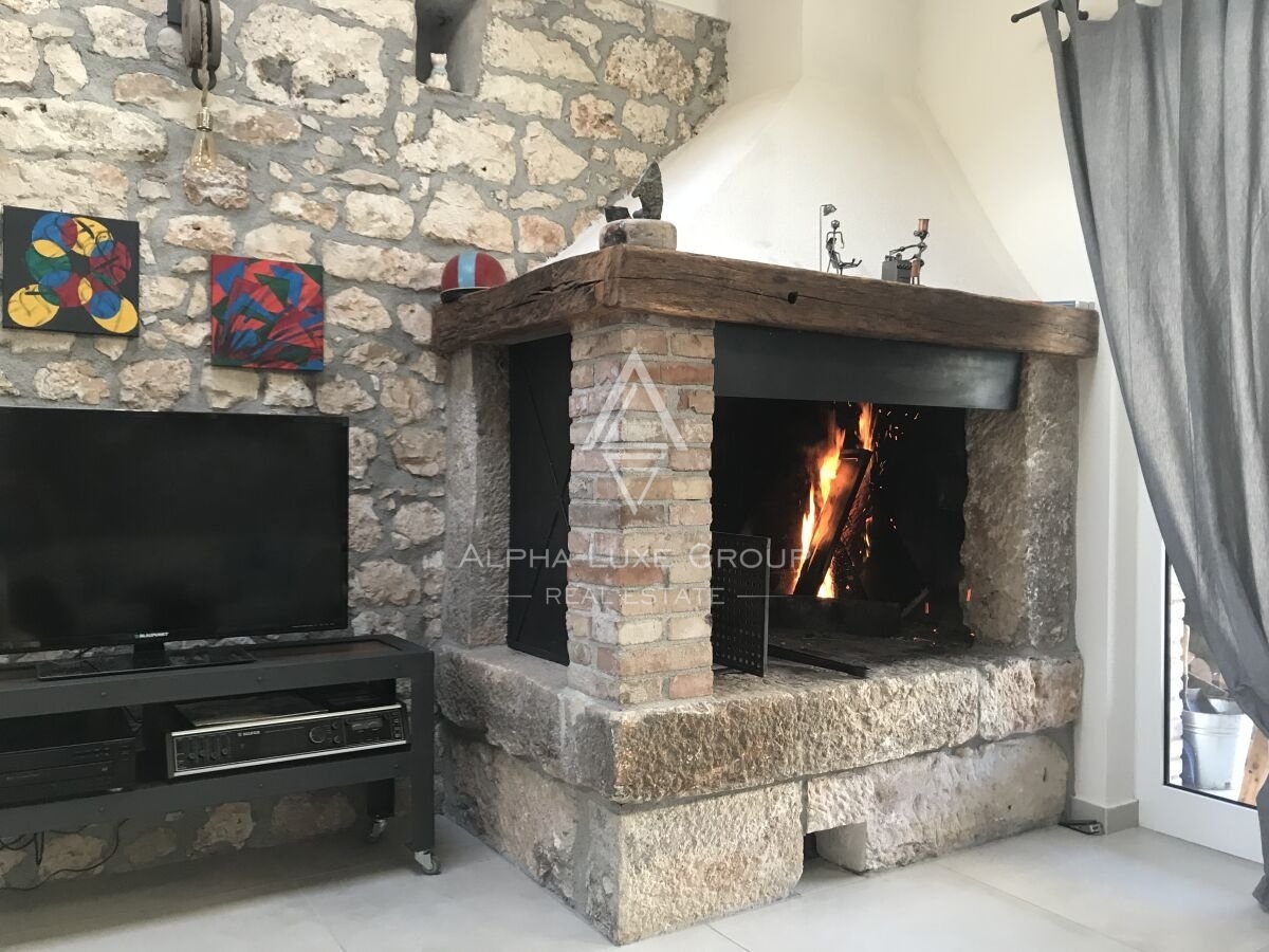Istra, Poreč – Prenovljena kamnita vrstna hiša z bazenom na prodaj