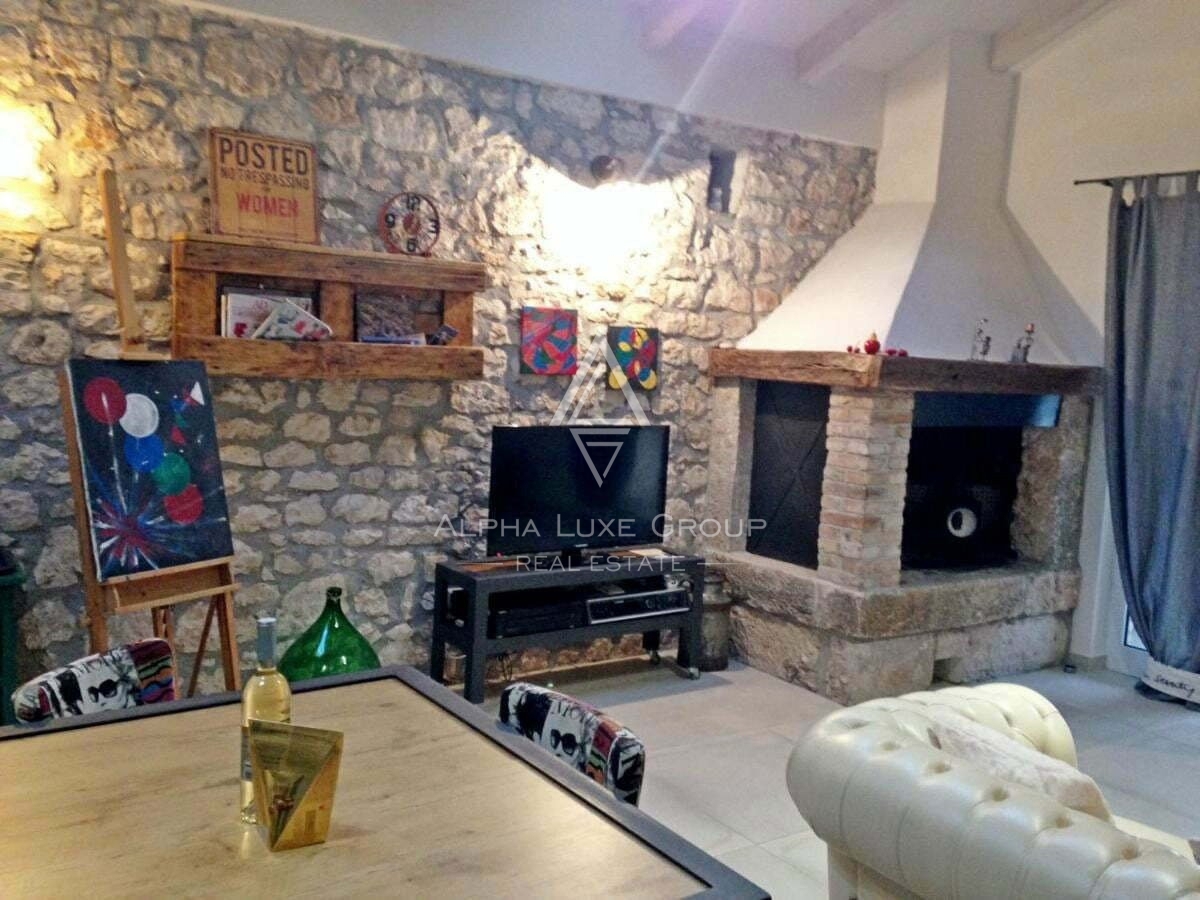 Istra, Poreč – Prenovljena kamnita vrstna hiša z bazenom na prodaj