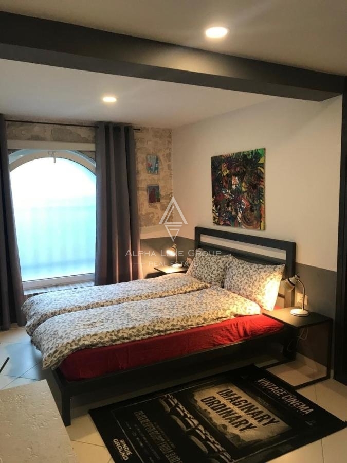 Istra, Poreč – Prenovljena kamnita vrstna hiša z bazenom na prodaj