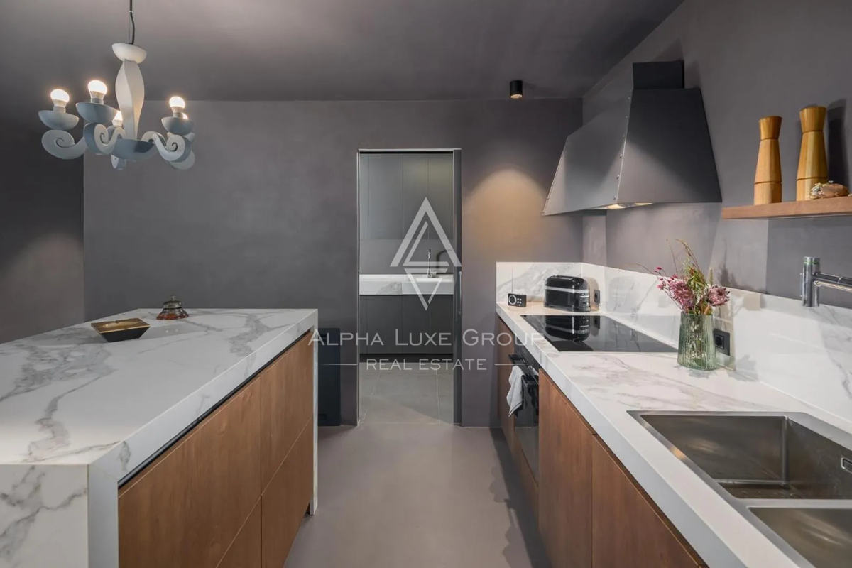 Istra, Poreč: Moderna kamnita hiša blizu obale