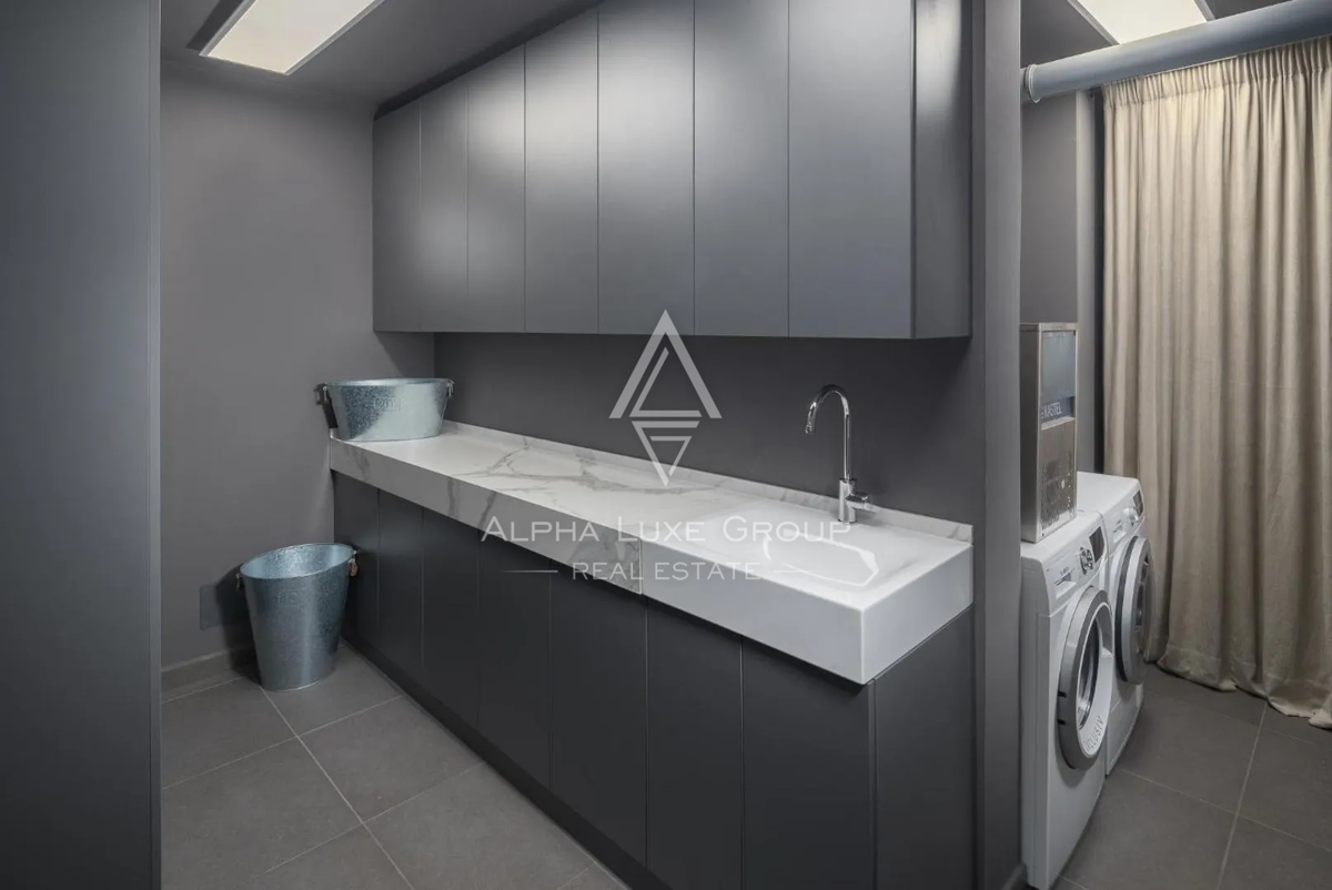 Istra, Poreč: Moderna kamnita hiša blizu obale