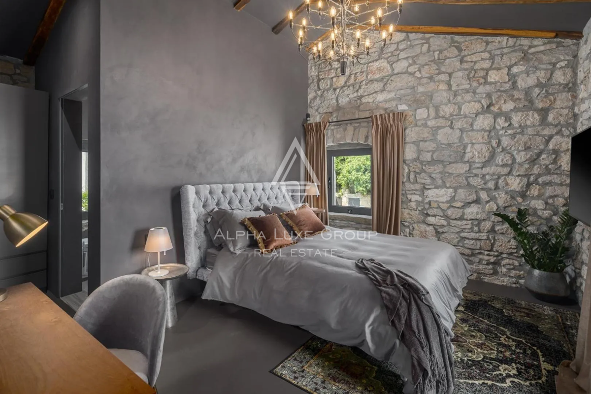 Istra, Poreč: Moderna kamnita hiša blizu obale