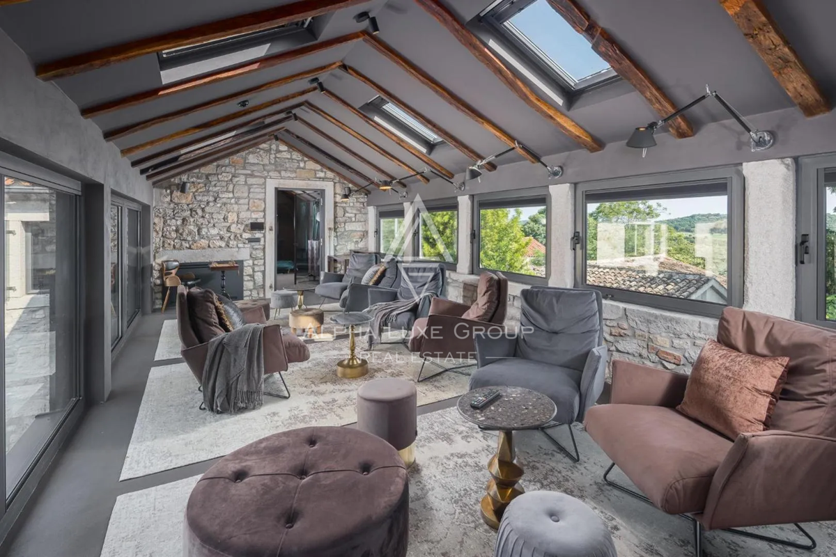 Istra, Poreč: Moderna kamnita hiša blizu obale