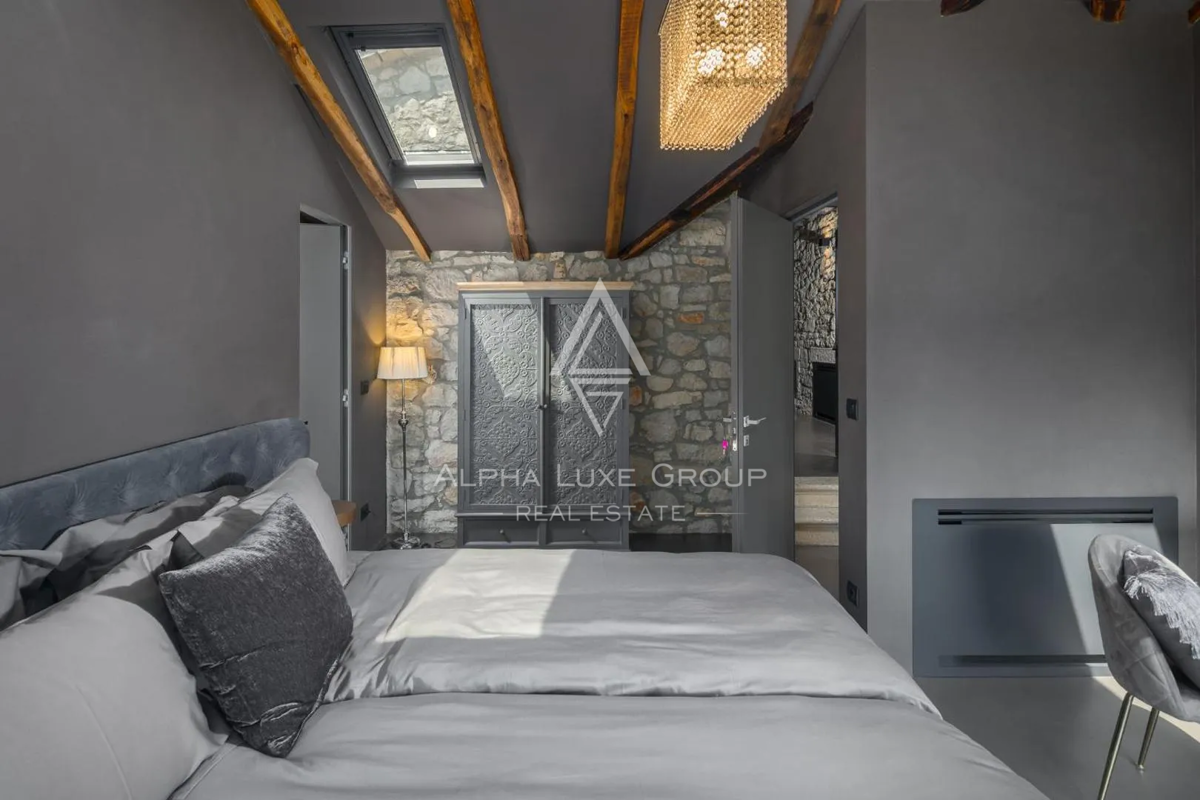 Istra, Poreč: Moderna kamnita hiša blizu obale