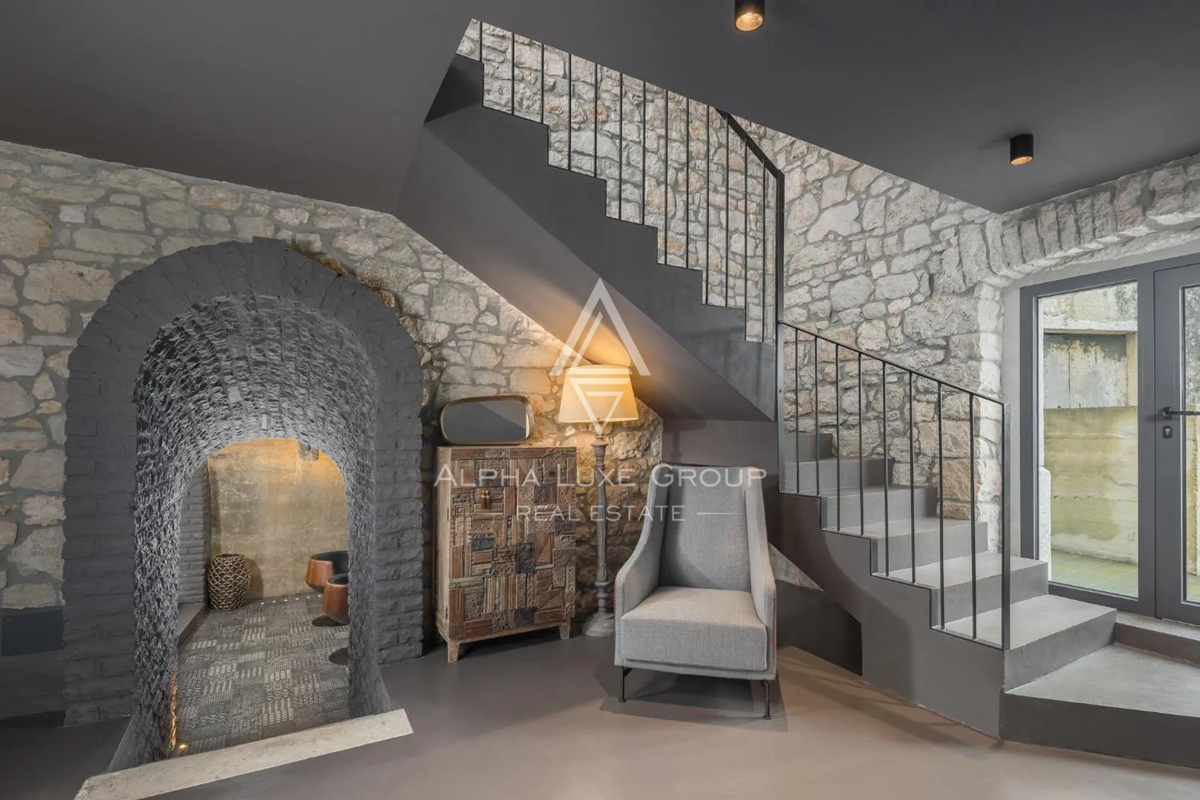 Istra, Poreč: Moderna kamnita hiša blizu obale