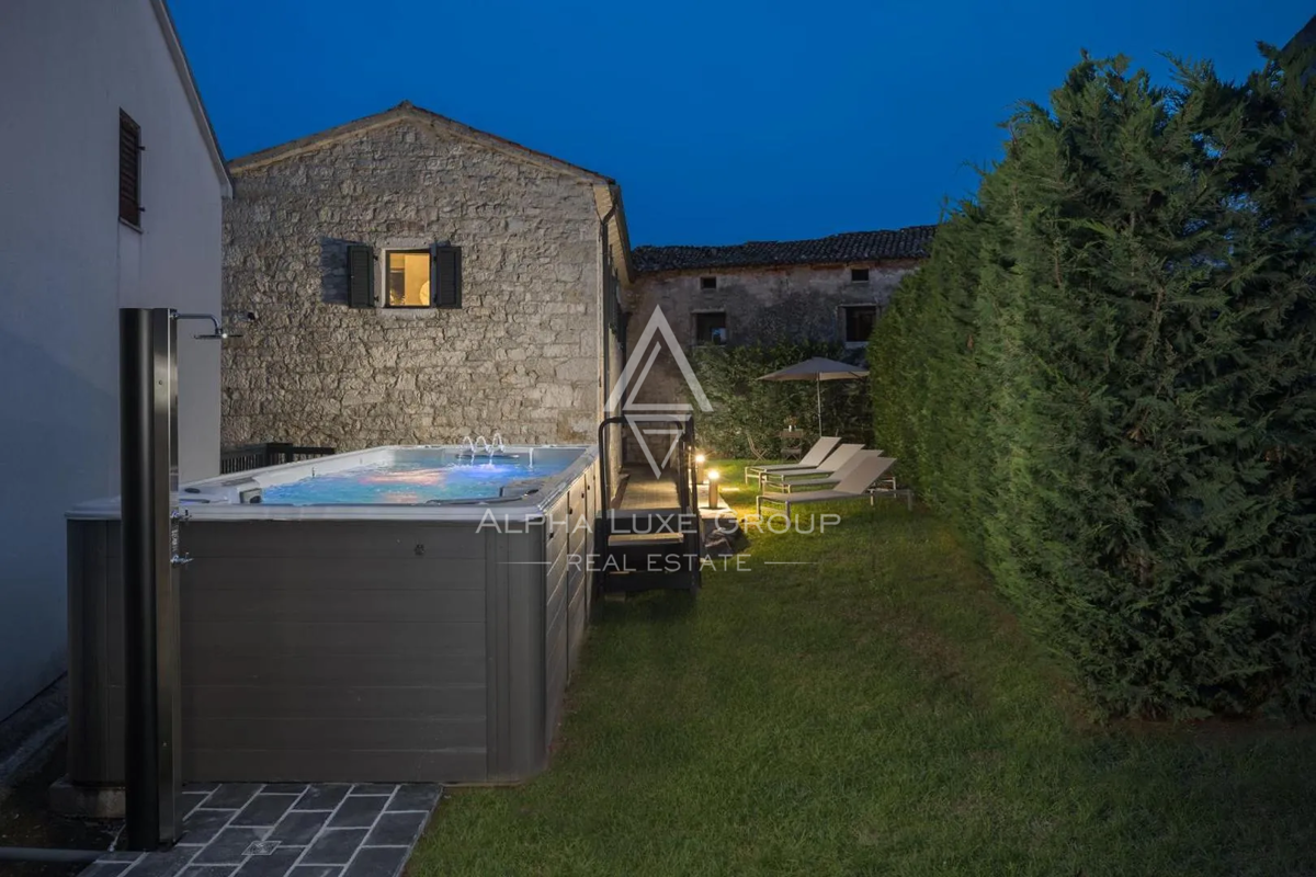 Istra, Poreč: Moderna kamnita hiša blizu obale