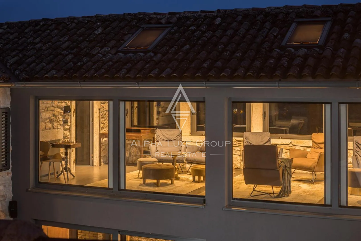 Istra, Poreč: Moderna kamnita hiša blizu obale