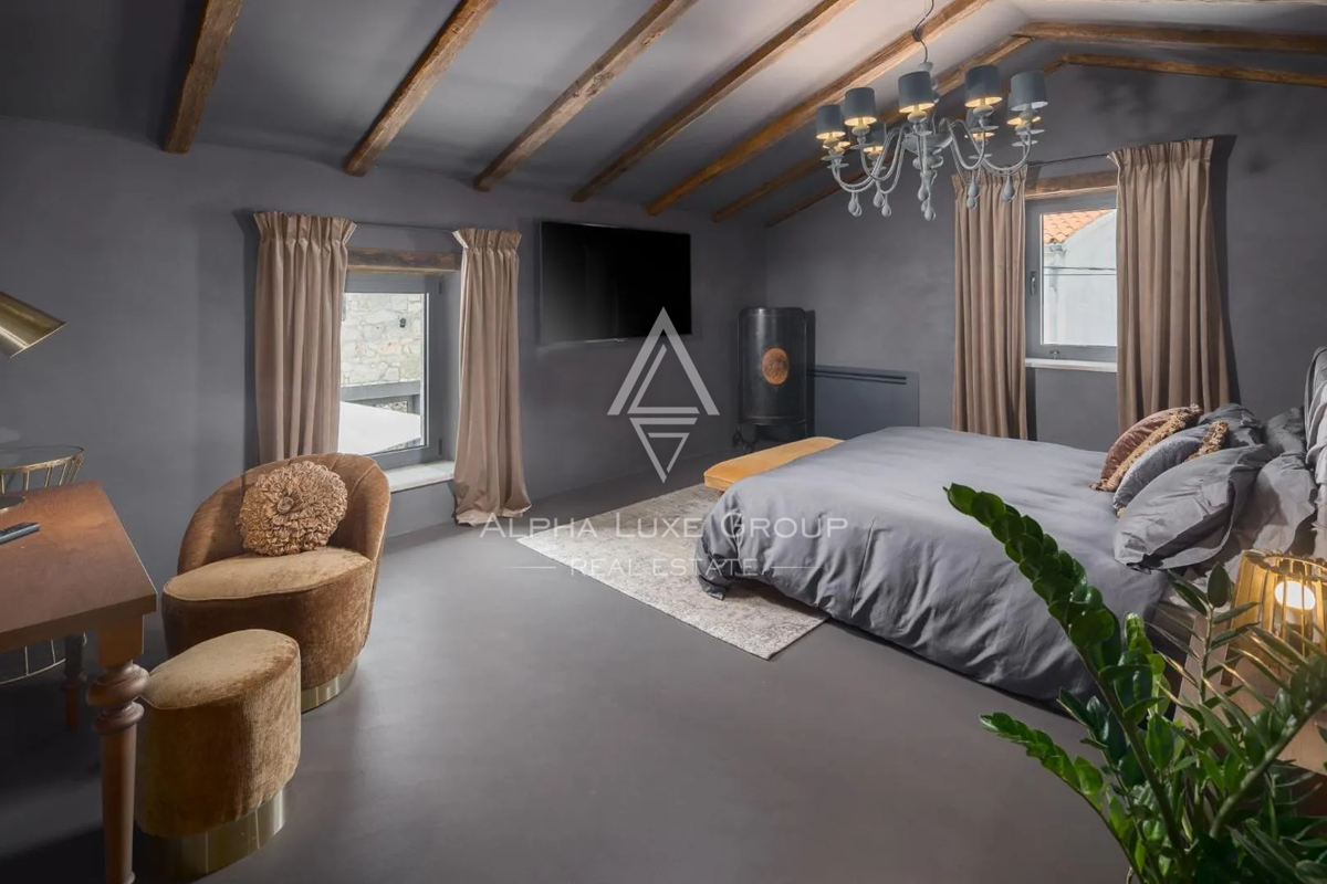 Istra, Poreč: Moderna kamnita hiša blizu obale