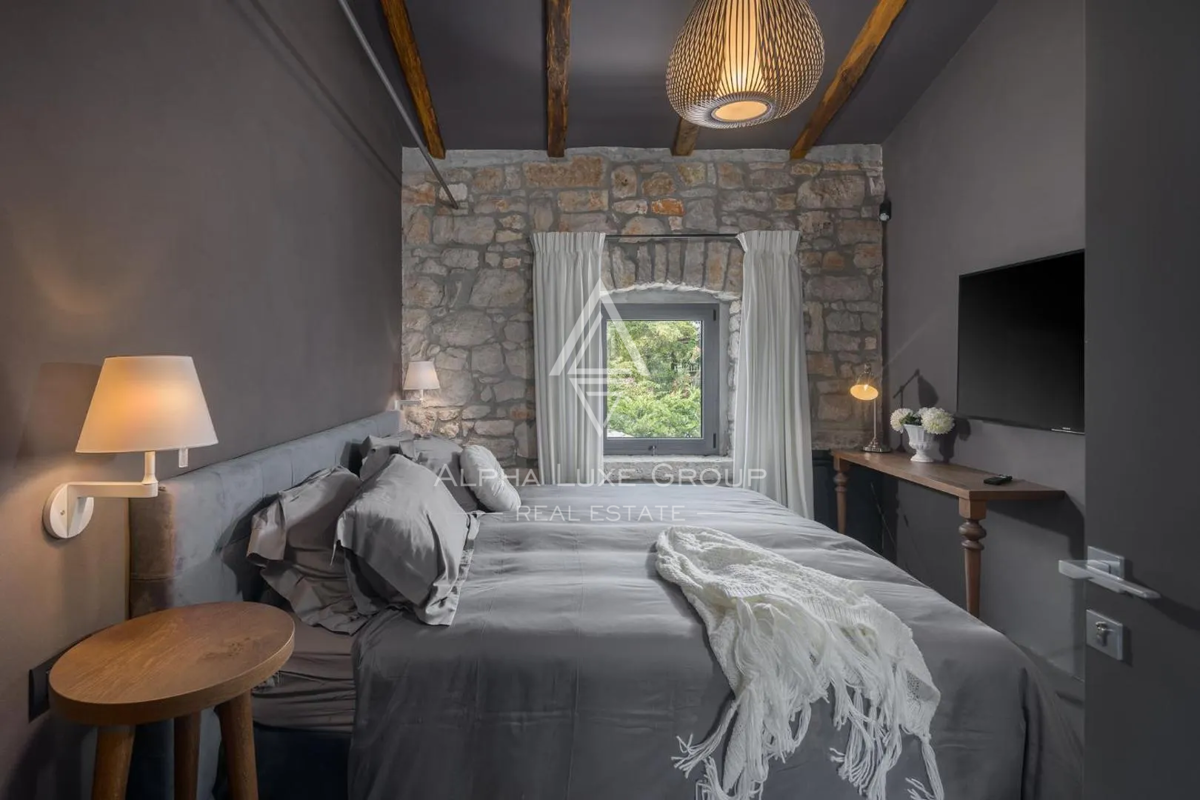 Istra, Poreč: Moderna kamnita hiša blizu obale