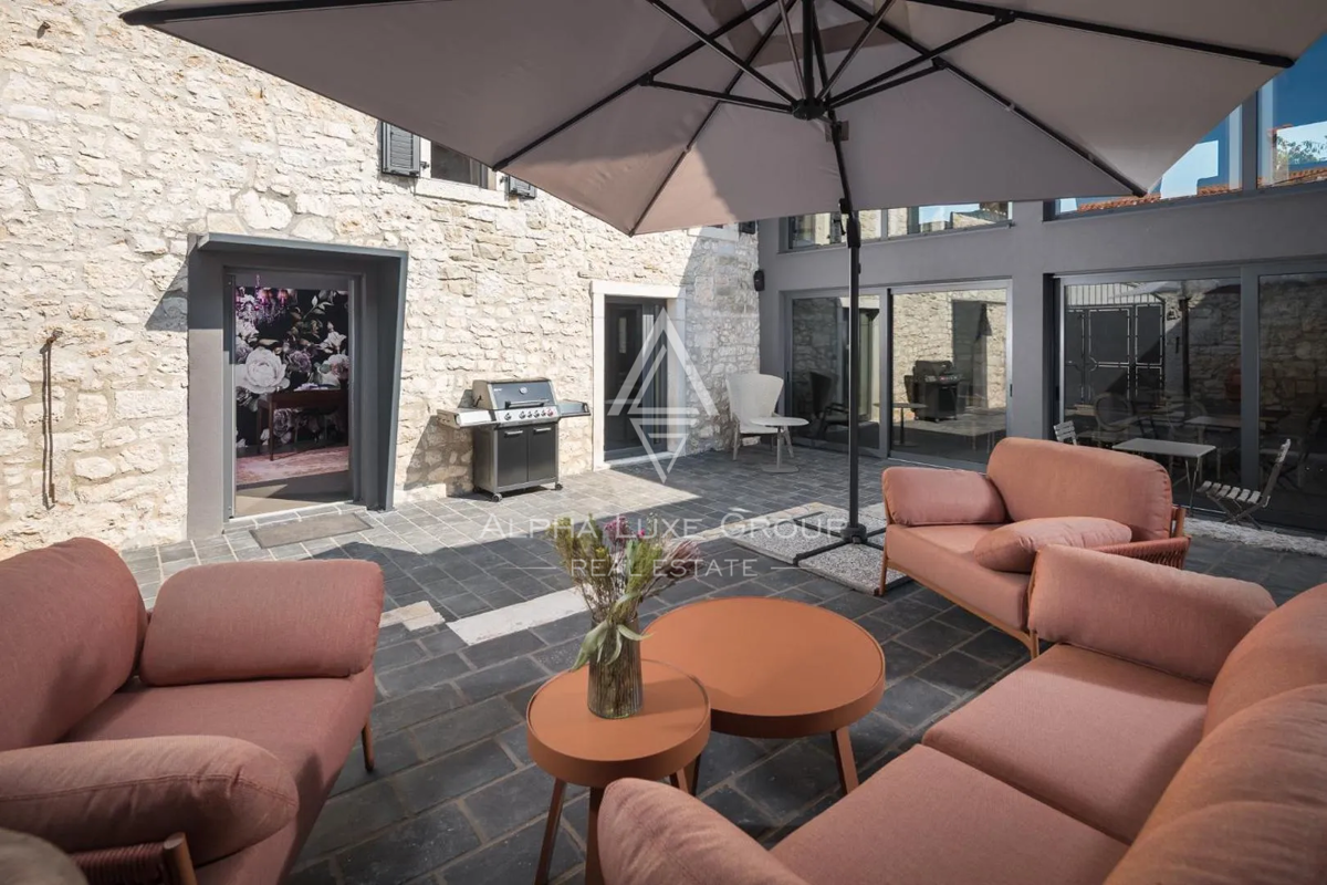 Istra, Poreč: Moderna kamnita hiša blizu obale