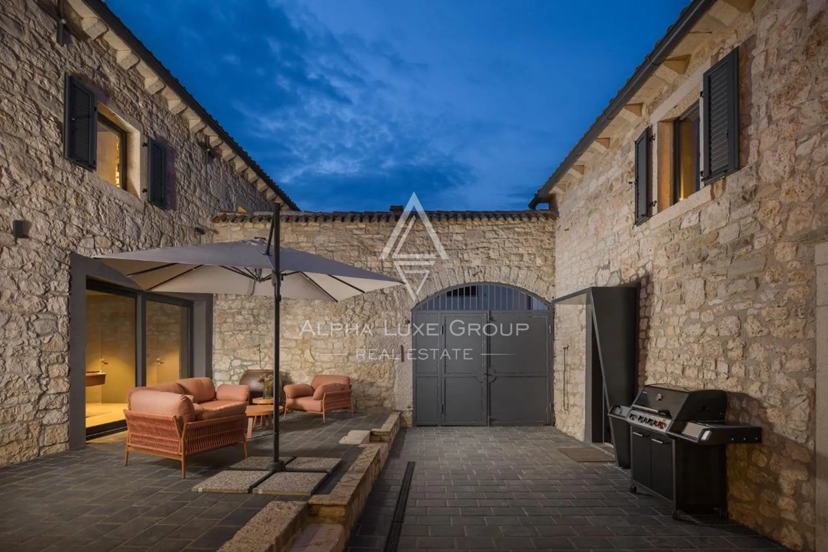 Istra, Poreč: Moderna kamnita hiša blizu obale