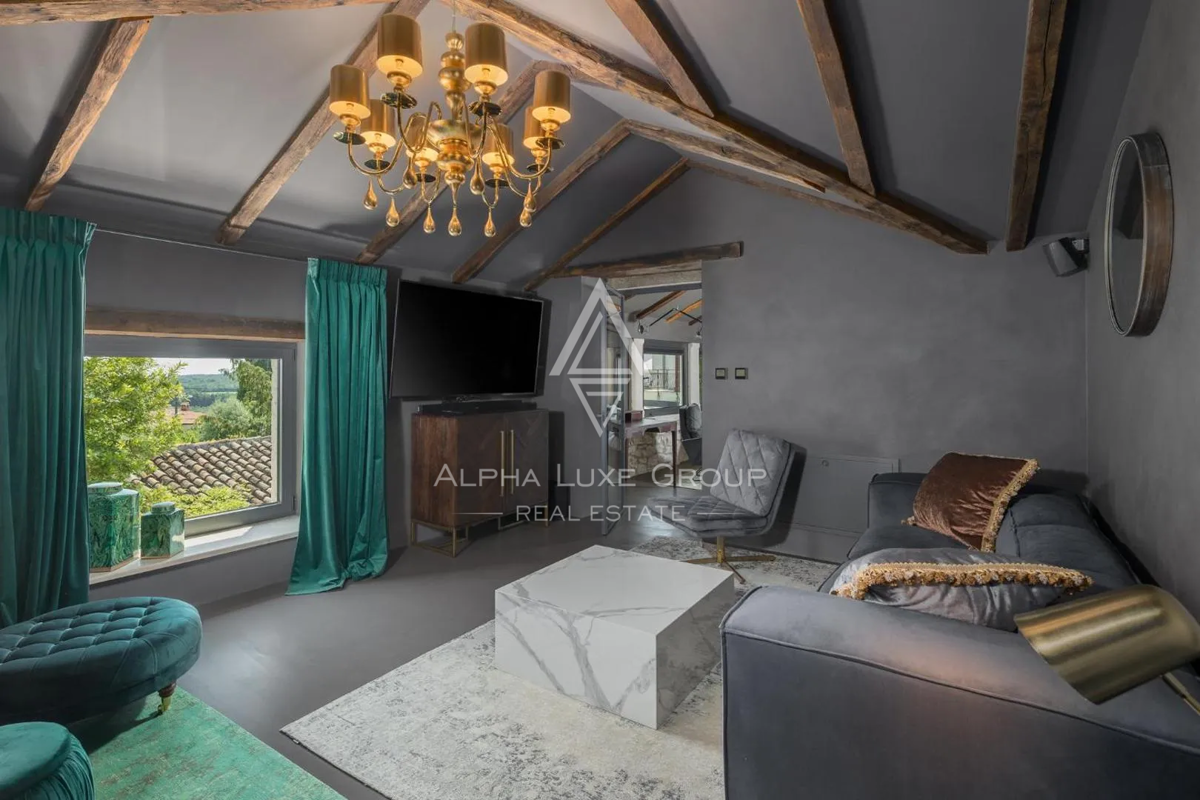 Istra, Poreč: Moderna kamnita hiša blizu obale