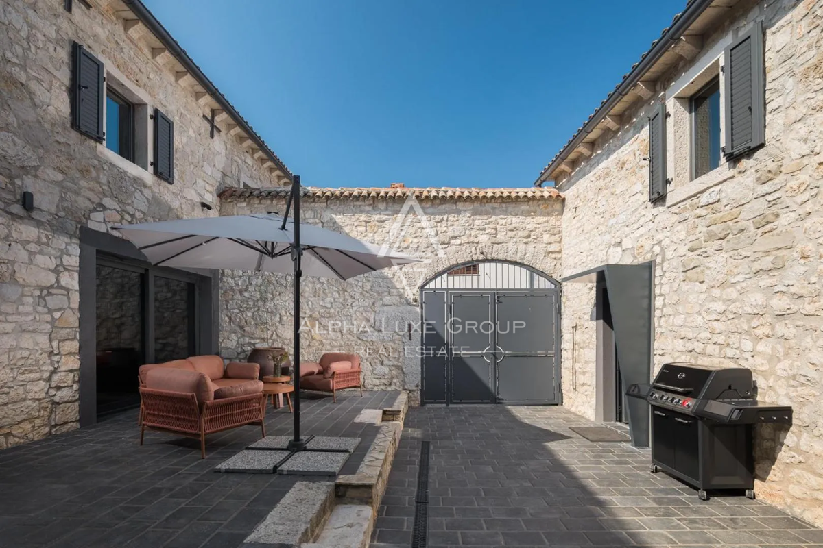 Istra, Poreč: Moderna kamnita hiša blizu obale