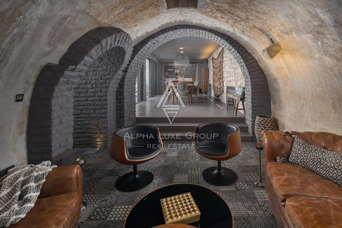 Istra, Poreč: Moderna kamnita hiša blizu obale