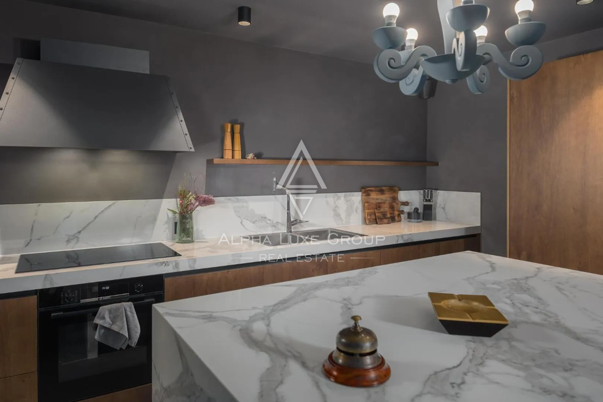 Istra, Poreč: Moderna kamnita hiša blizu obale