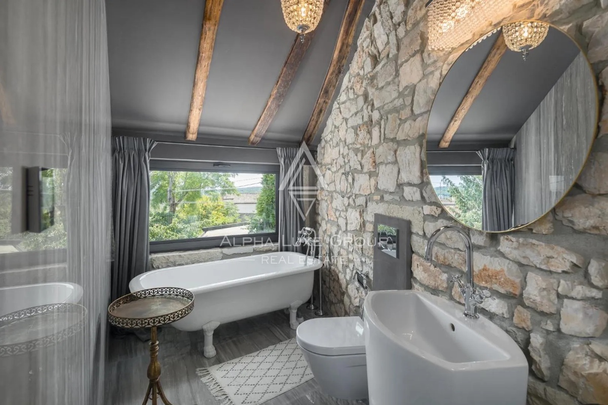 Istra, Poreč: Moderna kamnita hiša blizu obale