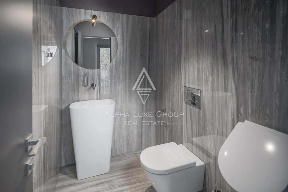 Istra, Poreč: Moderna kamnita hiša blizu obale