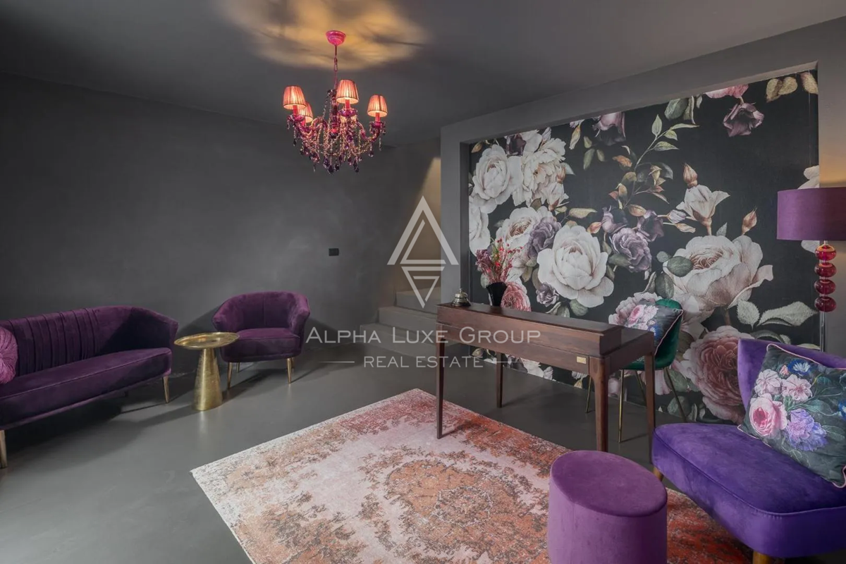 Istra, Poreč: Moderna kamnita hiša blizu obale