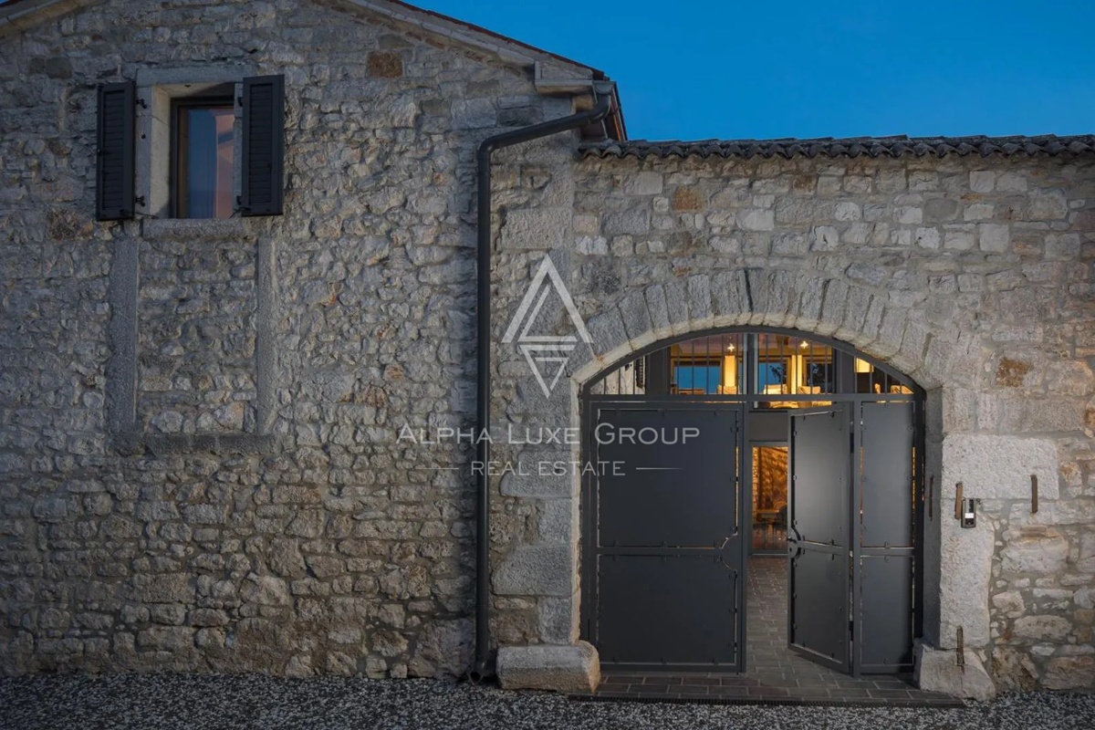 Istra, Poreč: Moderna kamnita hiša blizu obale