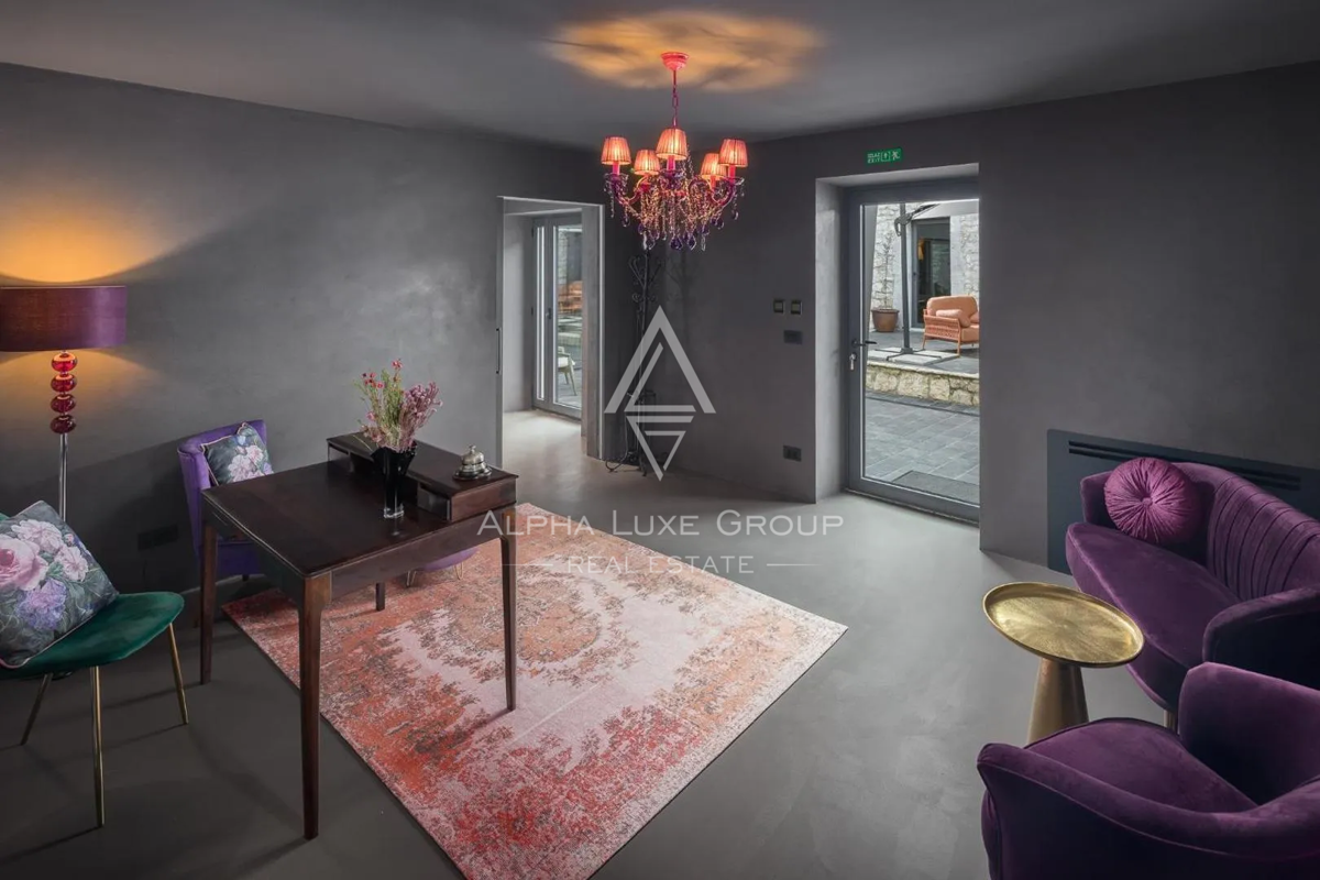 Istra, Poreč: Moderna kamnita hiša blizu obale