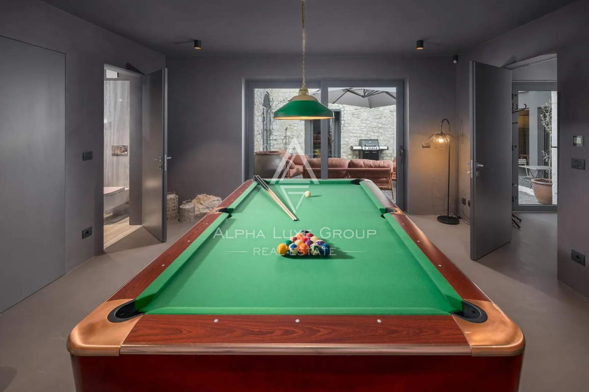 Istra, Poreč: Moderna kamnita hiša blizu obale