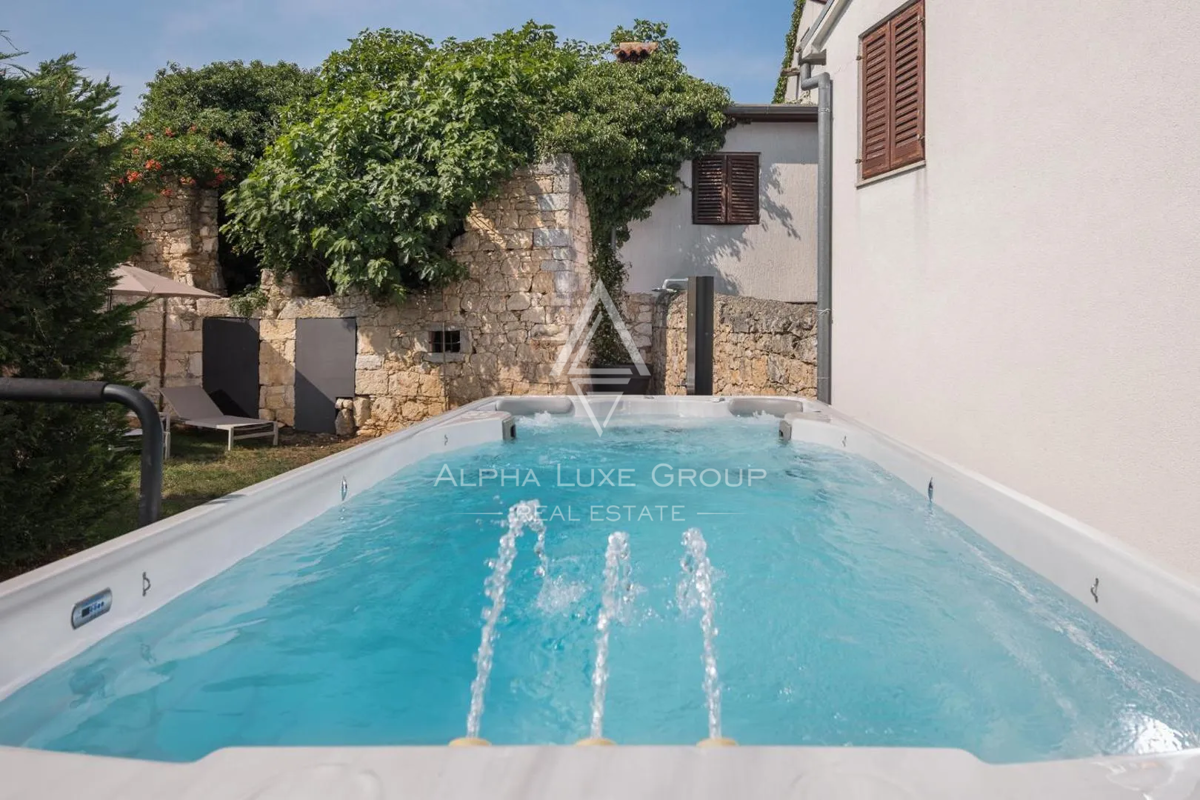 Istra, Poreč: Moderna kamnita hiša blizu obale