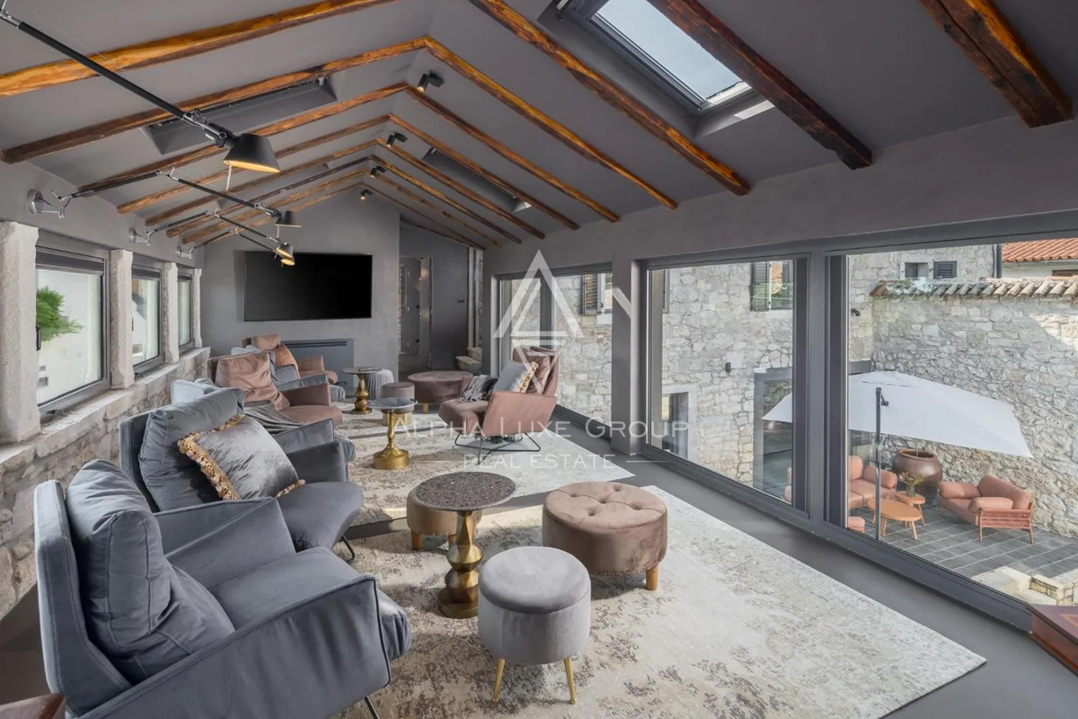 Istra, Poreč: Moderna kamnita hiša blizu obale