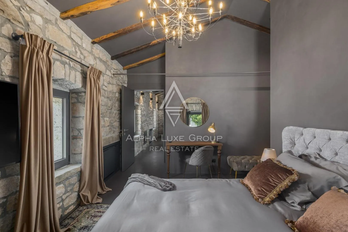 Istra, Poreč: Moderna kamnita hiša blizu obale