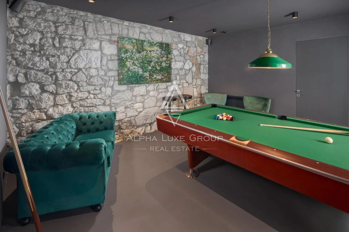 Istra, Poreč: Moderna kamnita hiša blizu obale