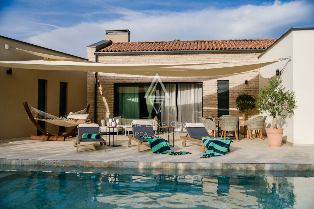 Istra, Vodnjan: Elegantna vila z ogrevanim bazenom