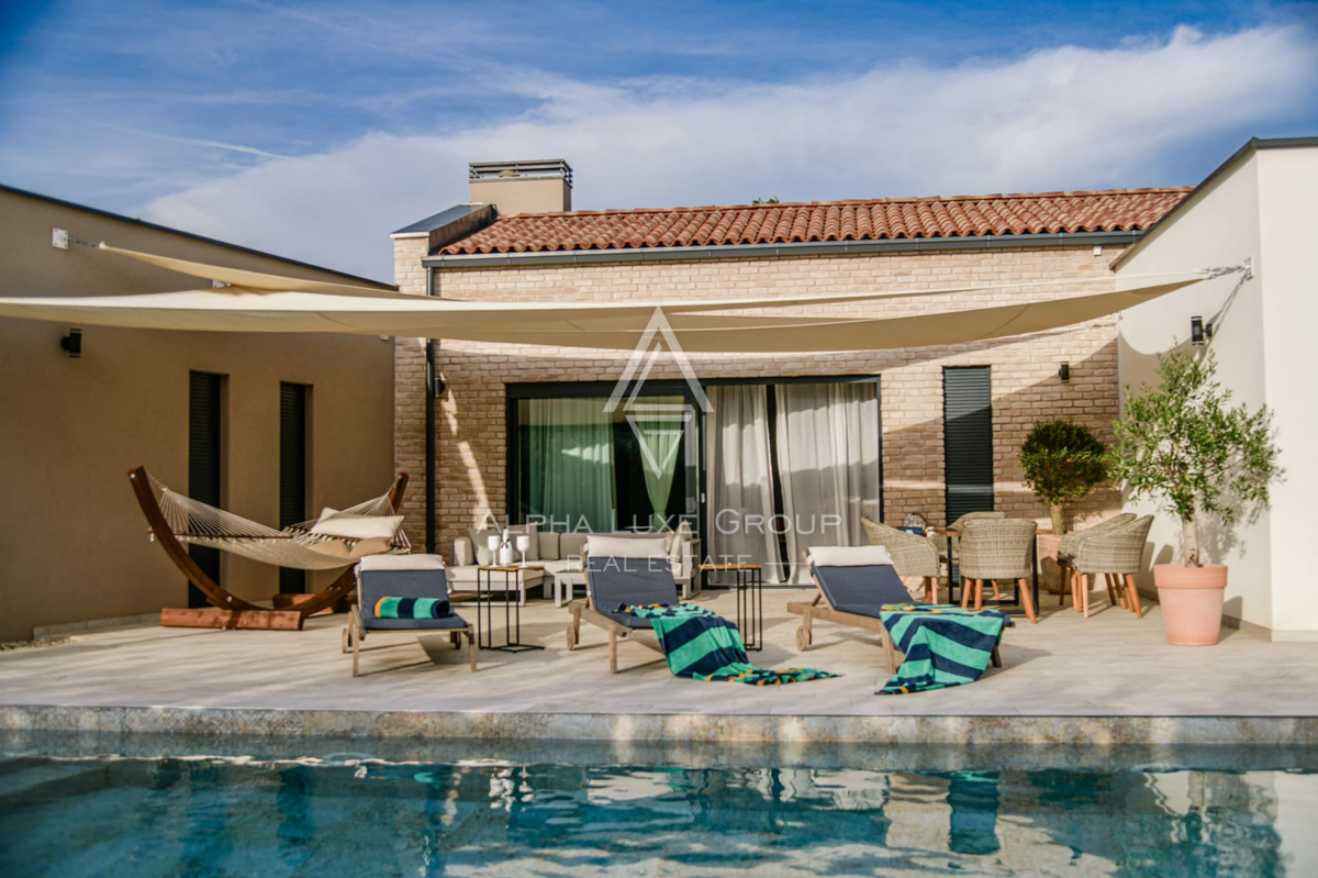 Istra, Vodnjan: Elegantna vila z ogrevanim bazenom