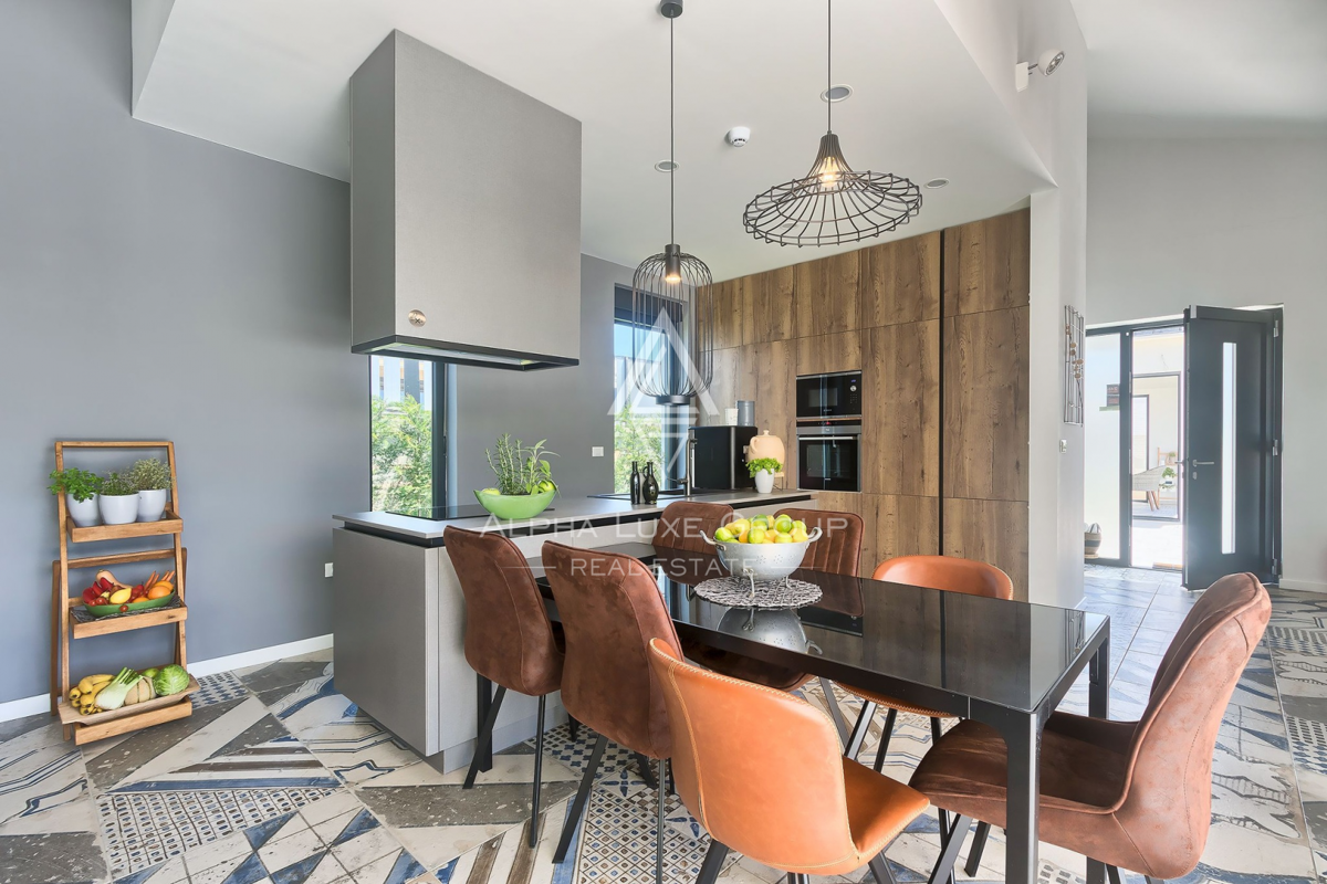 Istra, Vodnjan: Elegantna vila z ogrevanim bazenom