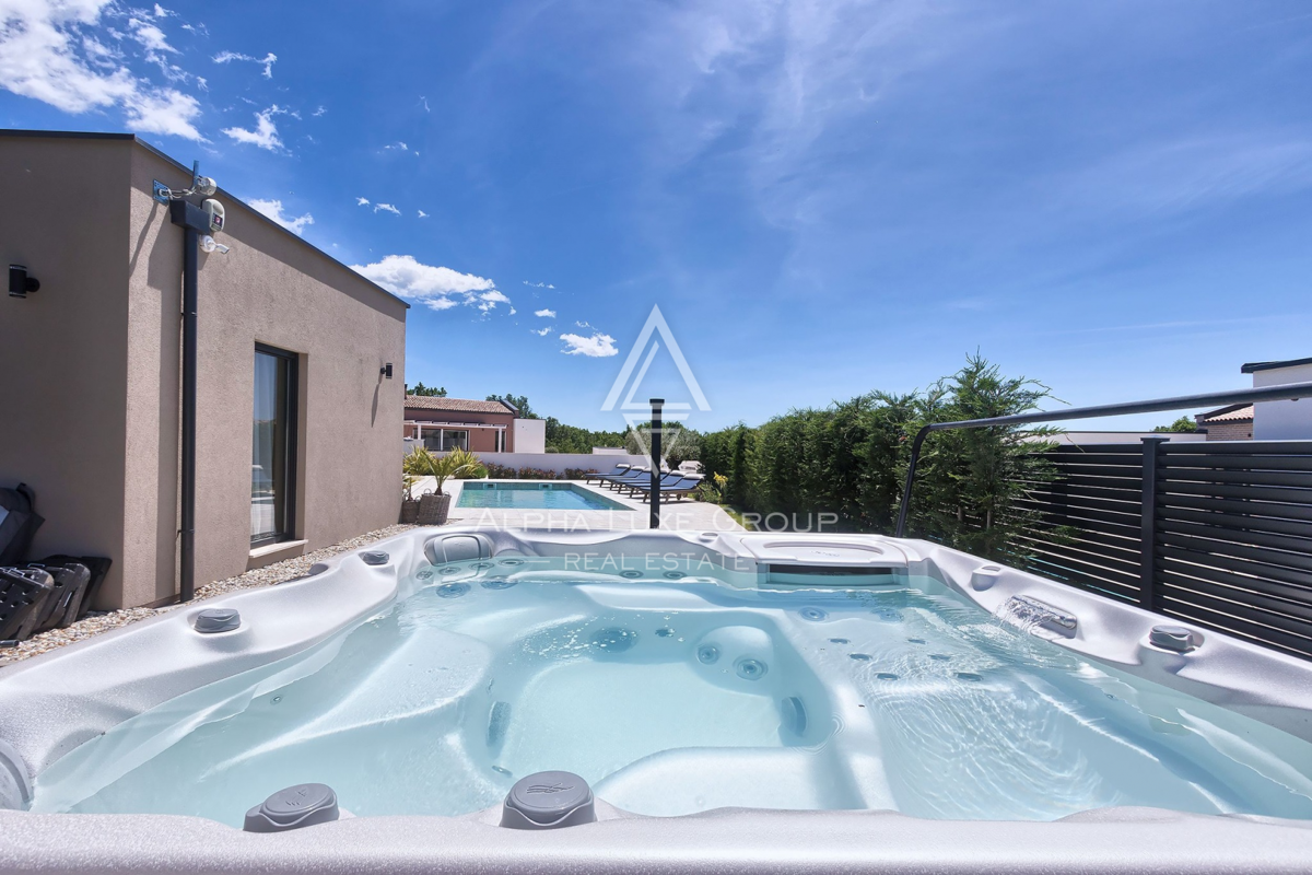 Istra, Vodnjan: Elegantna vila z ogrevanim bazenom