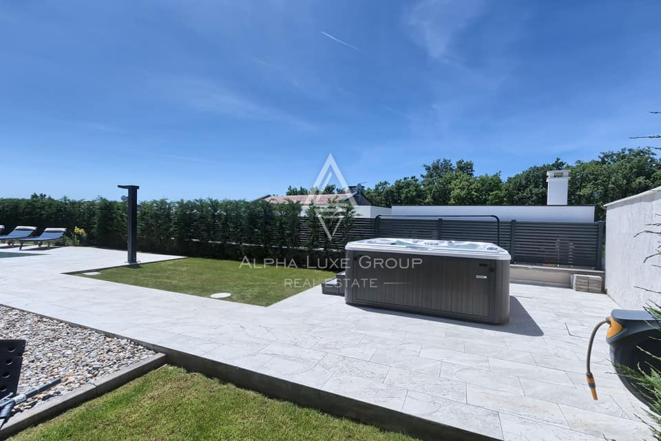 Istra, Vodnjan: Elegantna vila z ogrevanim bazenom