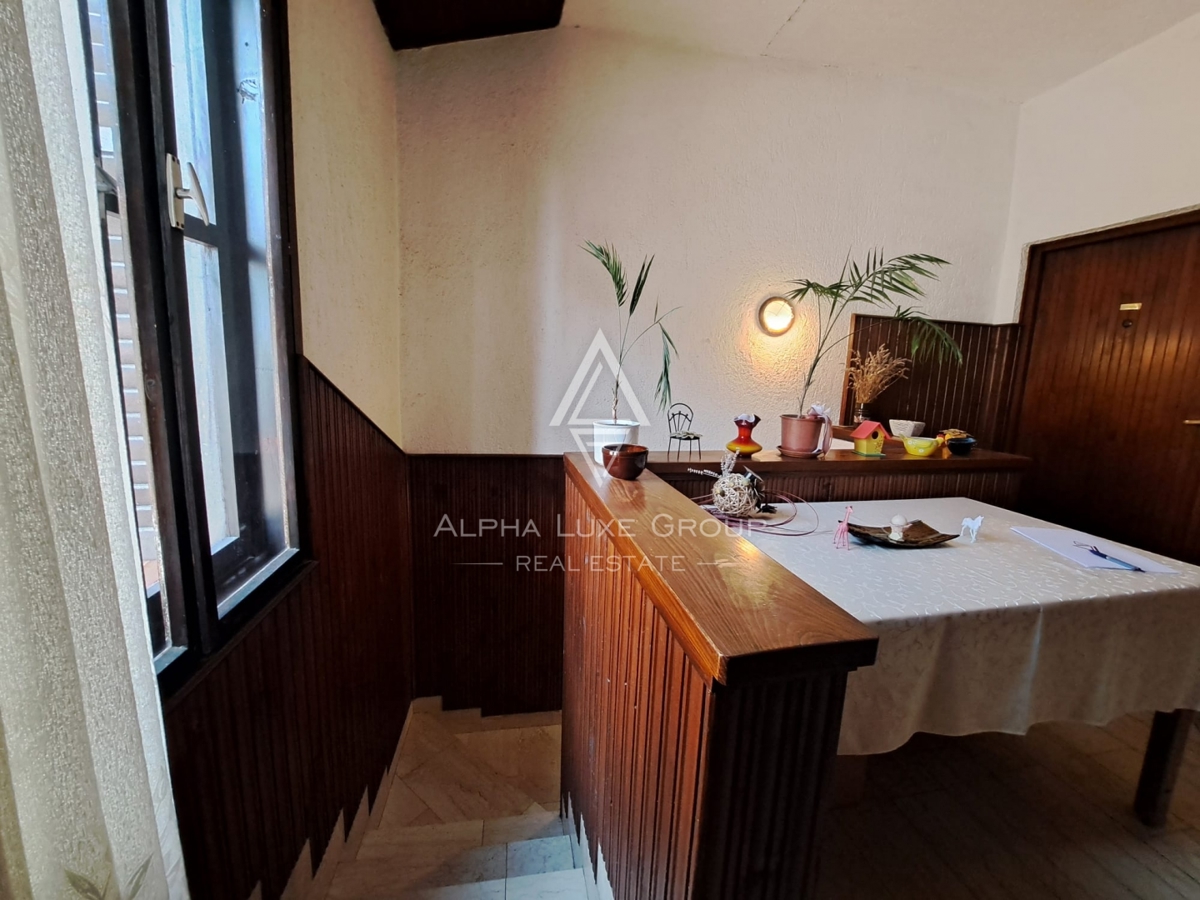 Istra, Buje – stanovanjsko-poslovna hiša z restavracijo