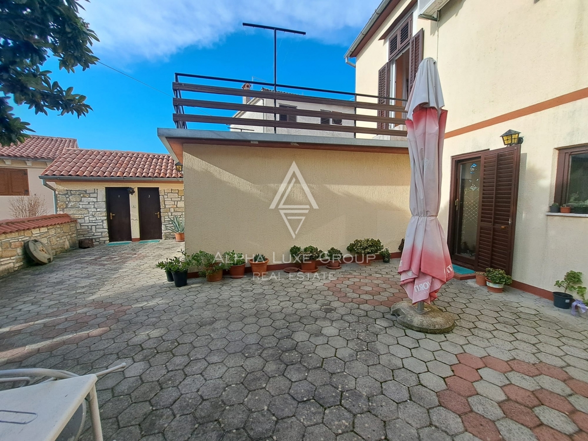 Istra, Buje – stanovanjsko-poslovna hiša z restavracijo