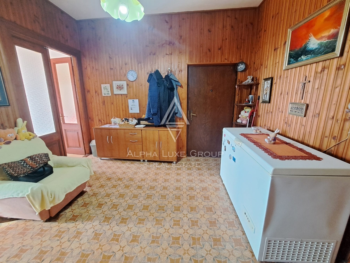 Istra, Buje – stanovanjsko-poslovna hiša z restavracijo