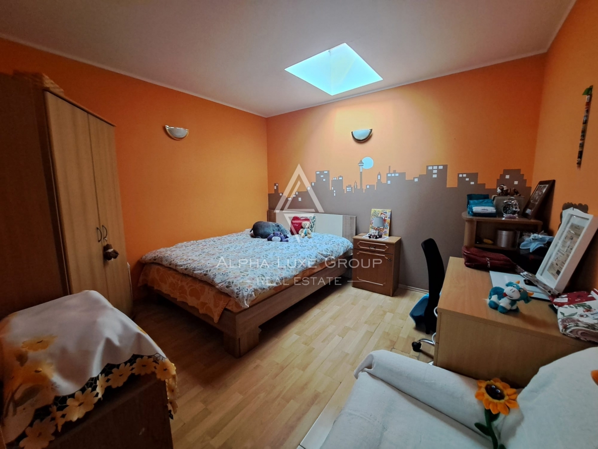 Istra, Buje – stanovanjsko-poslovna hiša z restavracijo